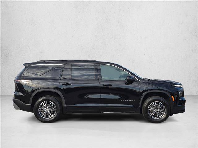 Used 2025 Chevrolet Traverse LT FWD image 4