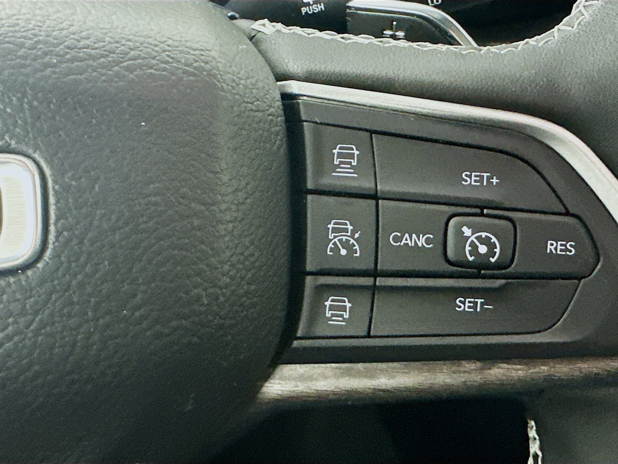 Used 2023 Jeep Grand Cherokee Limited image 14