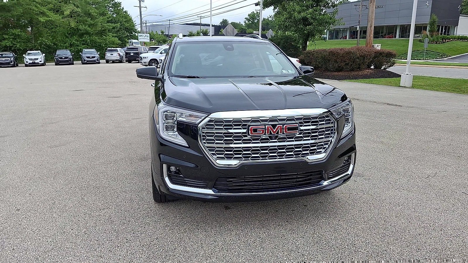 Certified 2023 GMC Terrain Denali w/ Denali Premium Package AWD/4WD image 3