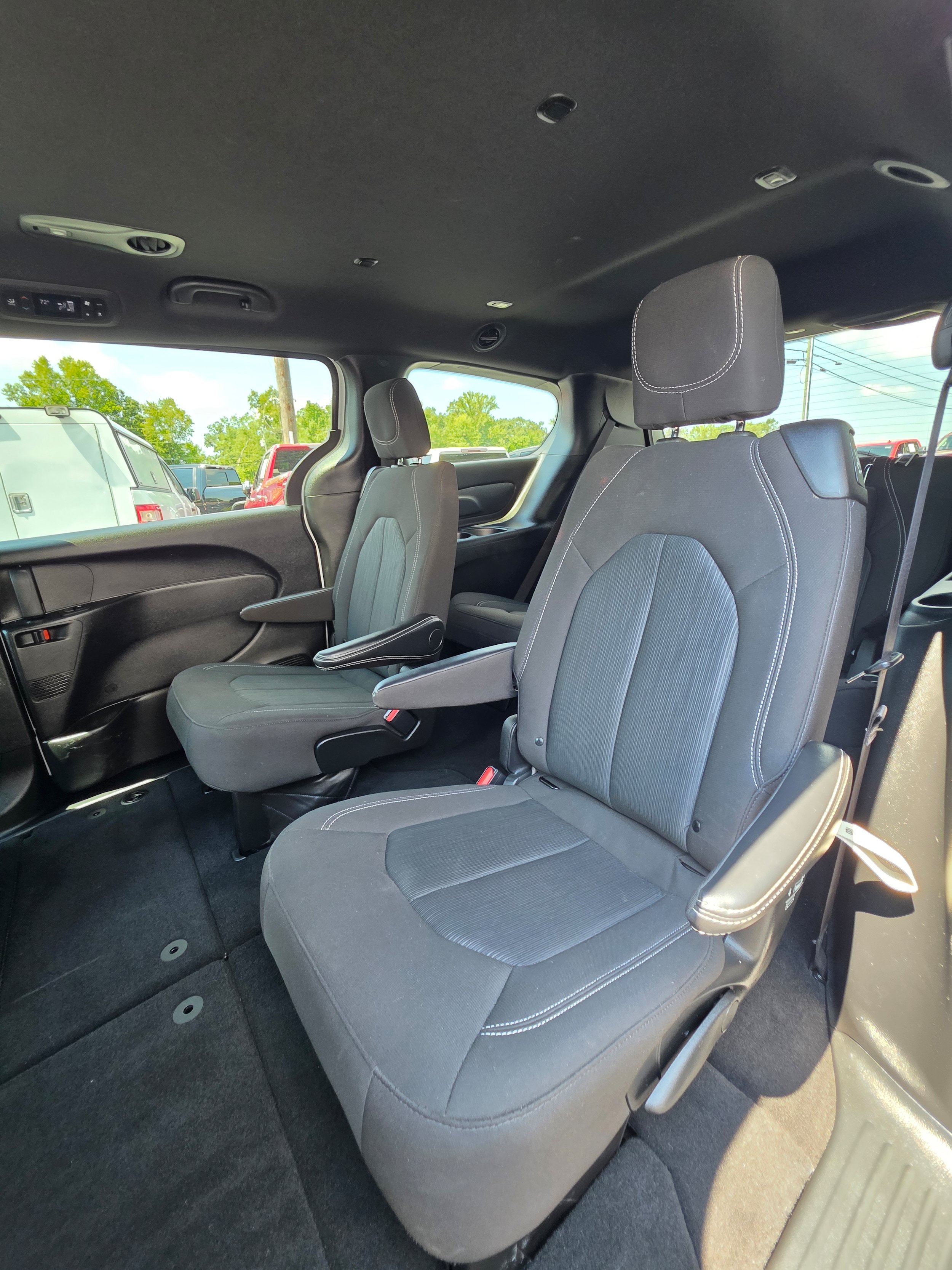 Used 2024 Chrysler Pacifica Touring FWD image 21