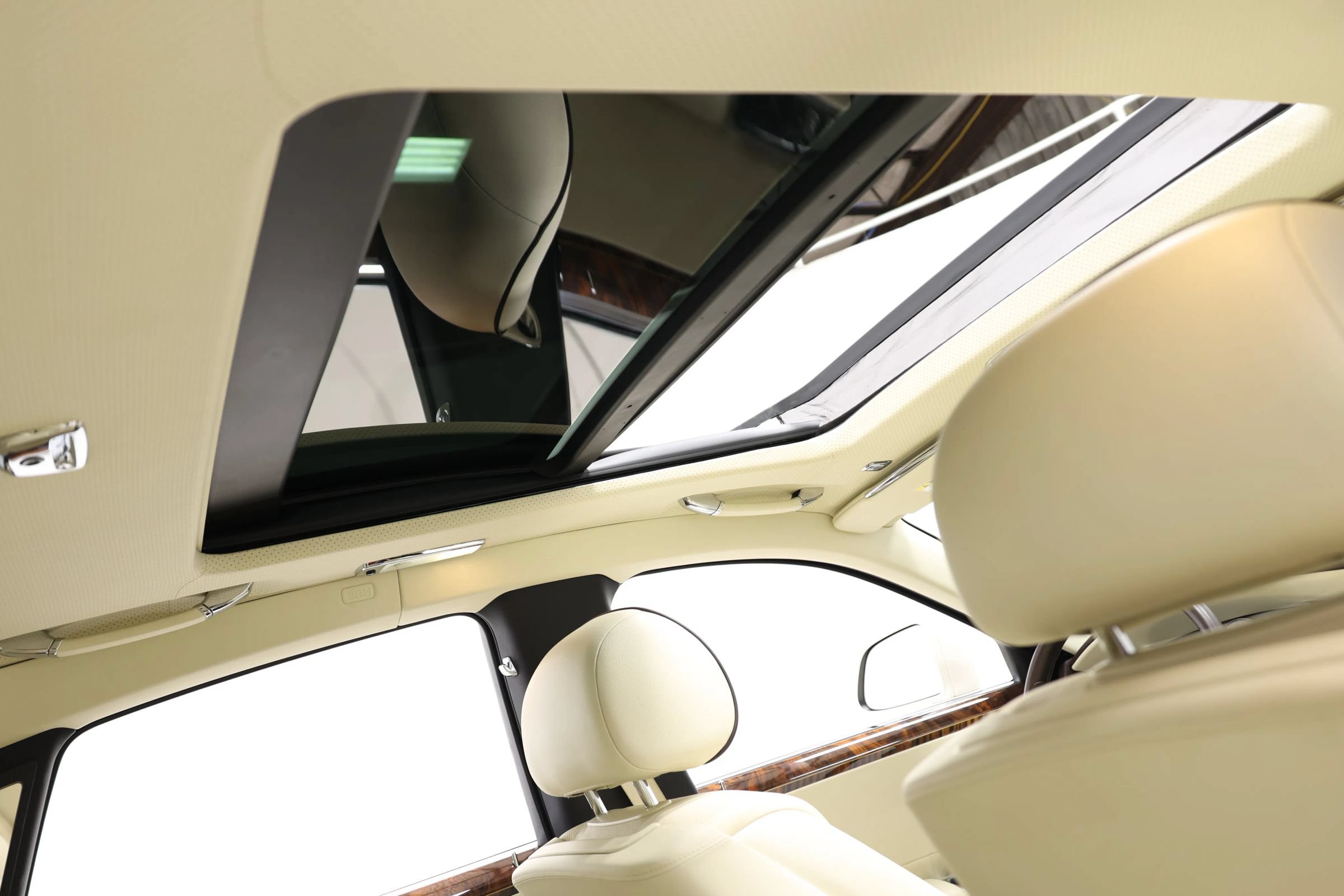 Used 2016 Rolls-Royce Ghost RWD image 94