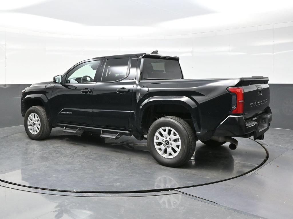 Used 2025 Toyota Tacoma SR5 AWD/4WD image 4
