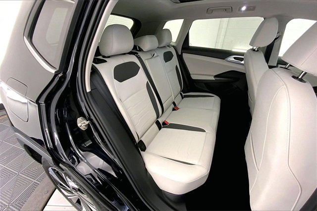 New 2026 Volkswagen Taos SE image 10