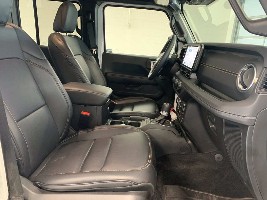 Used 2025 Jeep Wrangler Unlimited Sahara AWD/4WD image 7