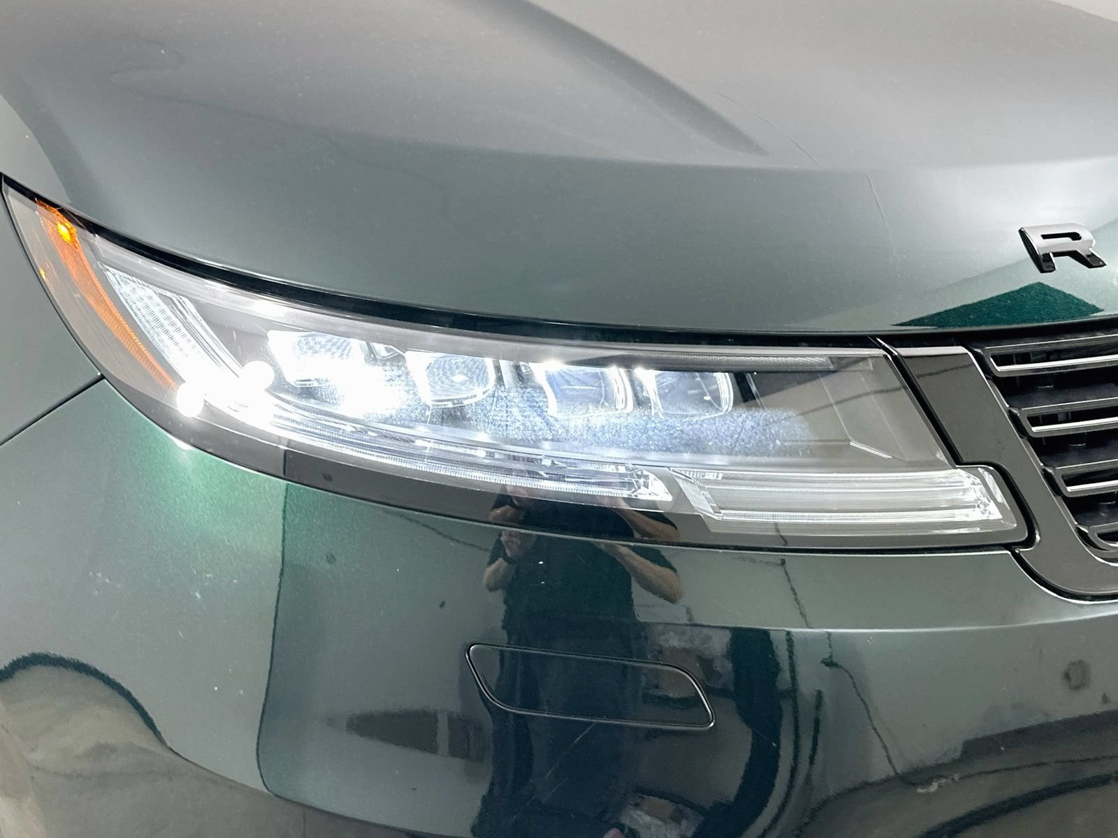 New 2027 Land Rover Range Rover Sport Dynamic SE AWD/4WD image 9