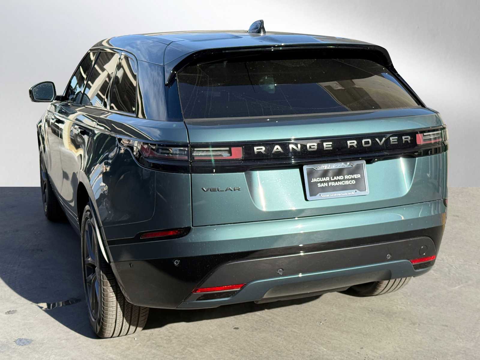 New 2026 Land Rover Range Rover Velar Dynamic SE image 3