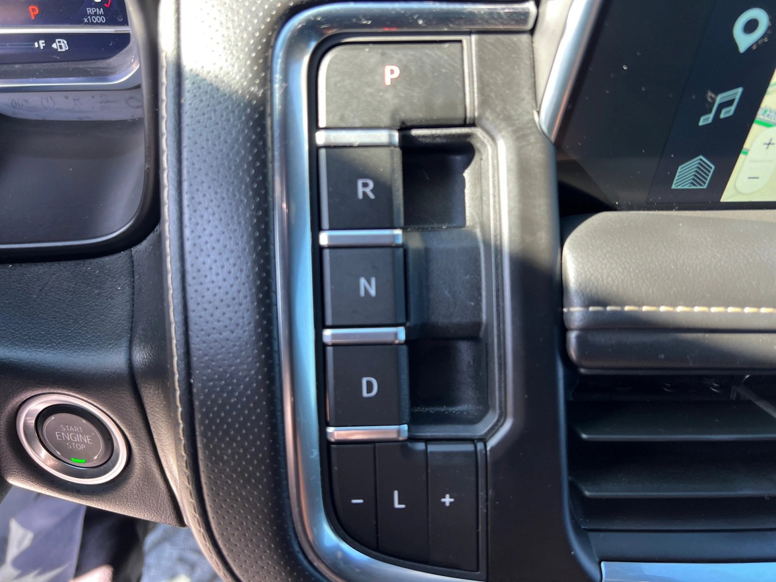 Used 2024 Chevrolet Tahoe Premier AWD/4WD image 18