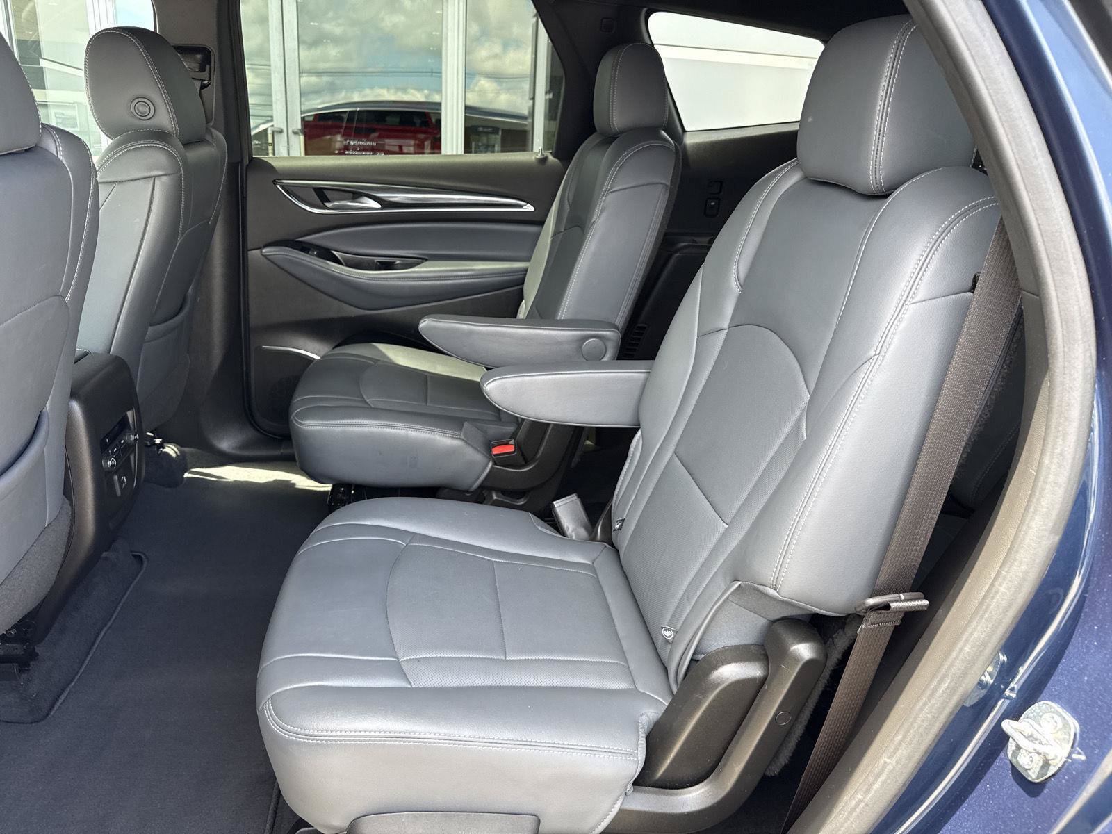 Used 2023 Buick Enclave Essence AWD/4WD image 13