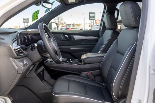 Used 2025 Buick Enclave Preferred AWD/4WD image 6