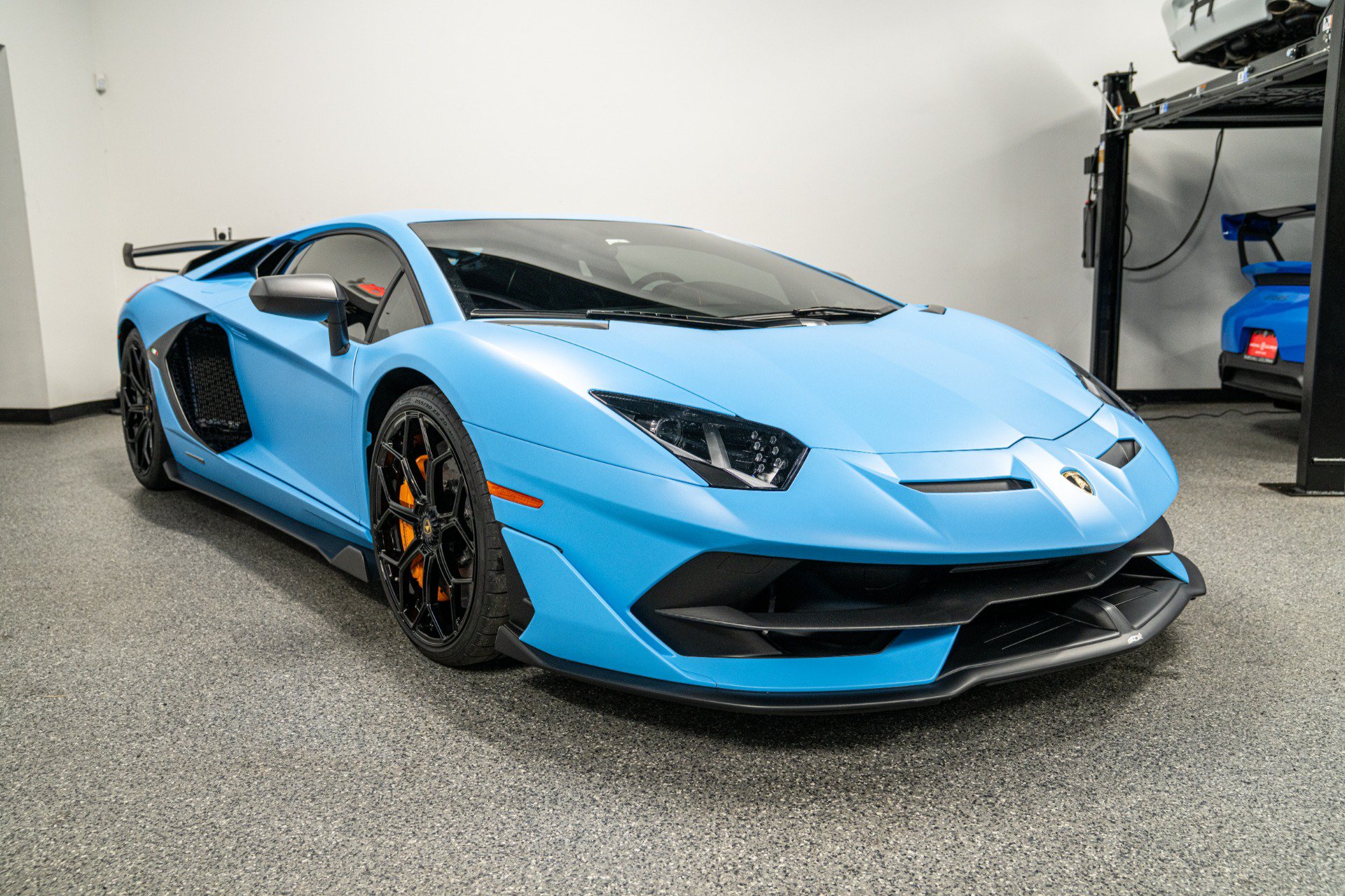 Used 2020 Lamborghini Aventador SVJ AWD/4WD image 3