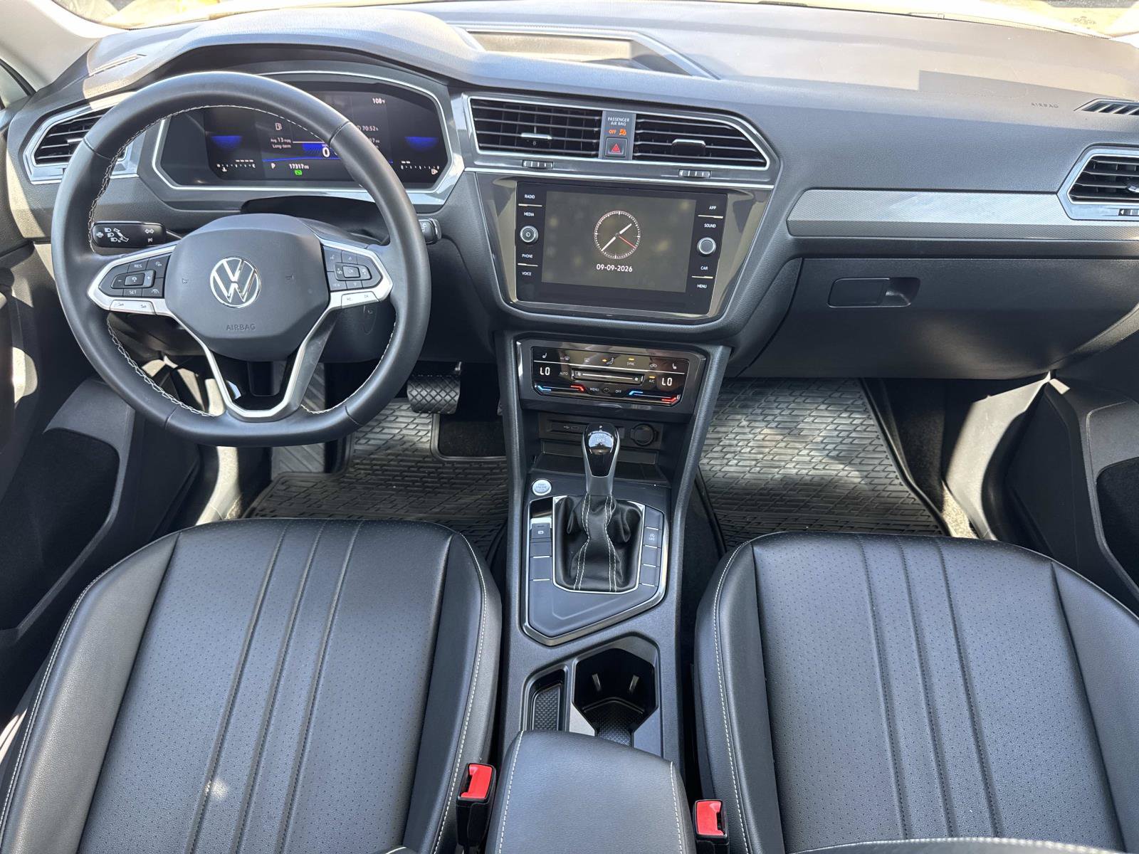 Certified 2023 Volkswagen Tiguan SE w/ Panoramic Sunroof Package FWD image 9
