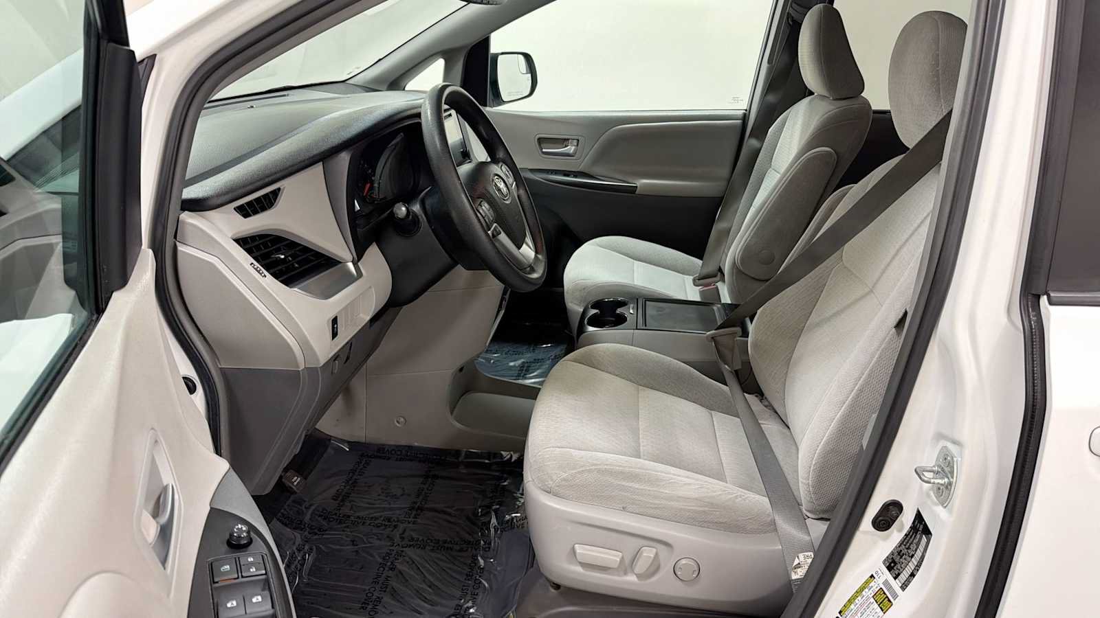 Used 2015 Toyota Sienna LE FWD image 13
