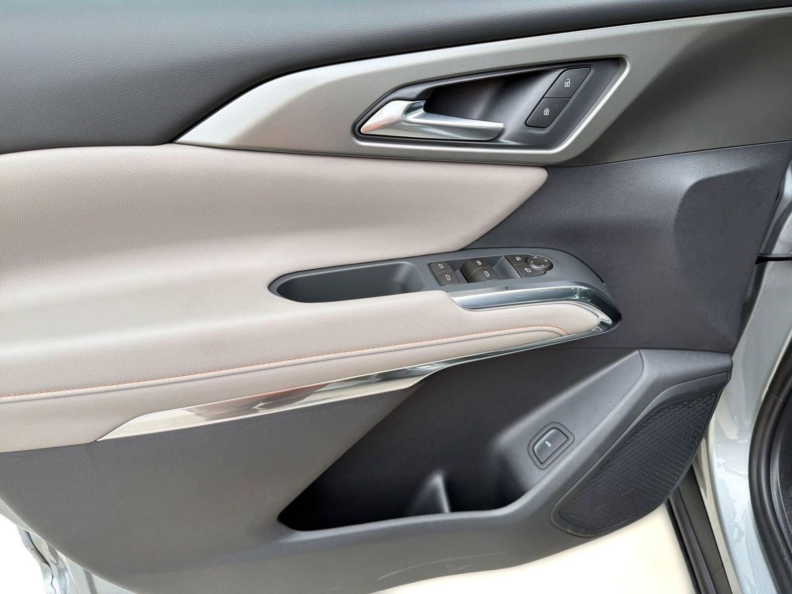 New 2026 Chevrolet Traverse LT FWD image 13
