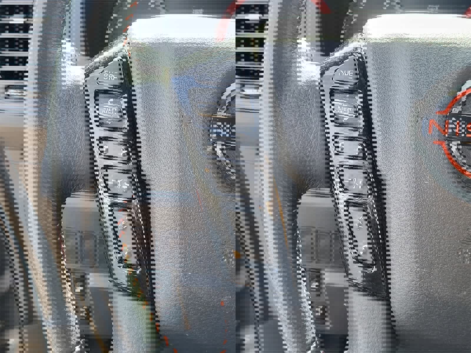 Used 2023 Nissan Frontier PRO-4X w/ Technology Package image 15