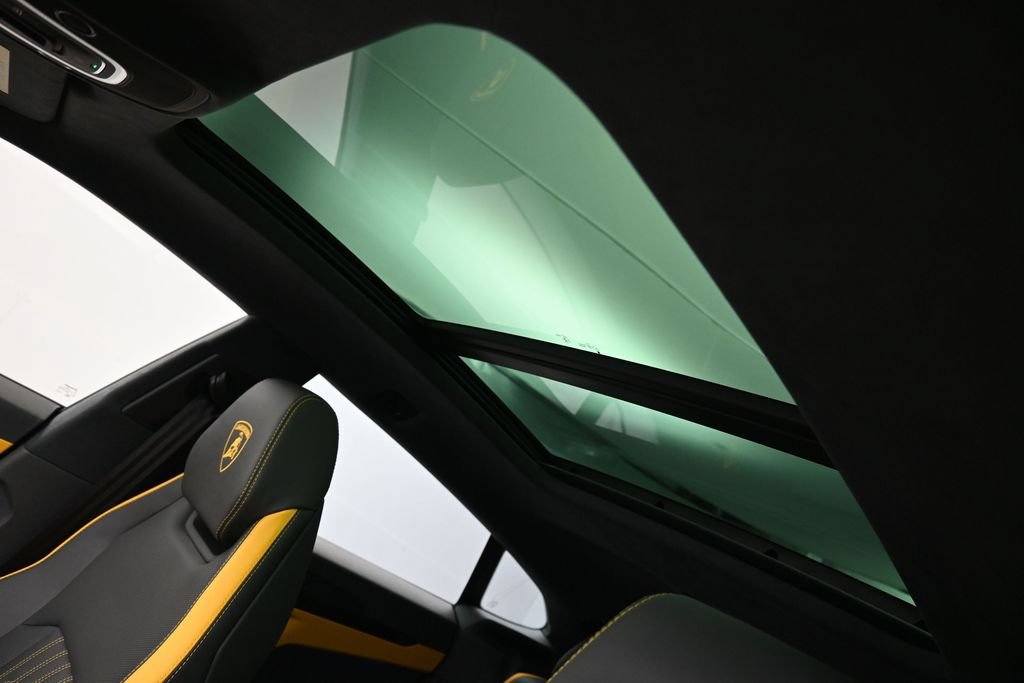 Used 2025 Lamborghini Urus SE AWD/4WD image 25