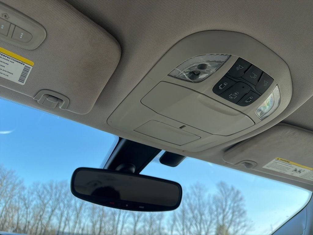 Used 2018 Chrysler Pacifica Touring-L Plus w/ Tire & Wheel Group image 13