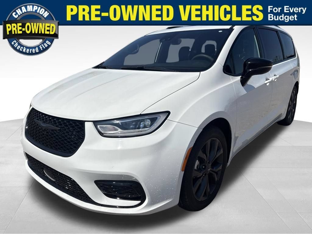 Used 2025 Chrysler Pacifica Limited