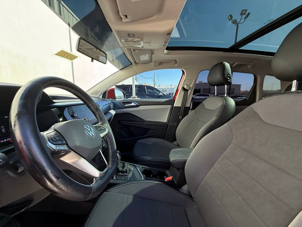 Certified 2022 Volkswagen Taos SE image 5