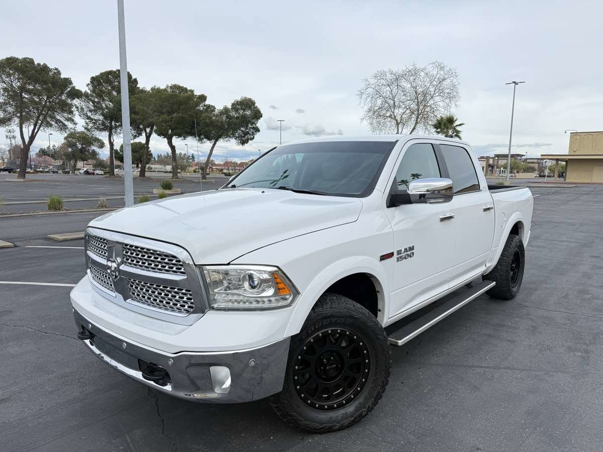 Used 2017 RAM 1500 Laramie w/ Convenience Group AWD/4WD image 3