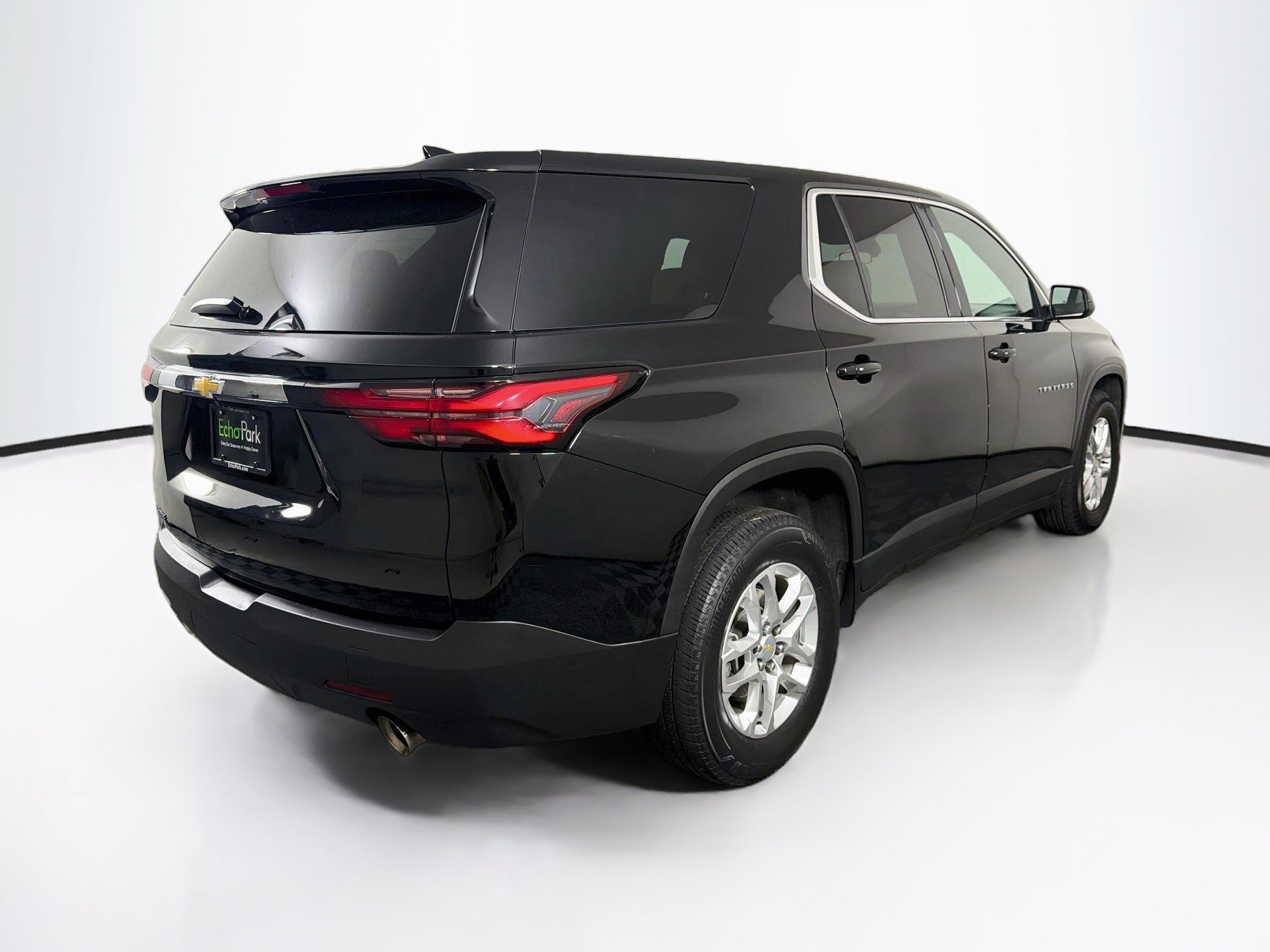 Used 2023 Chevrolet Traverse LS FWD image 9