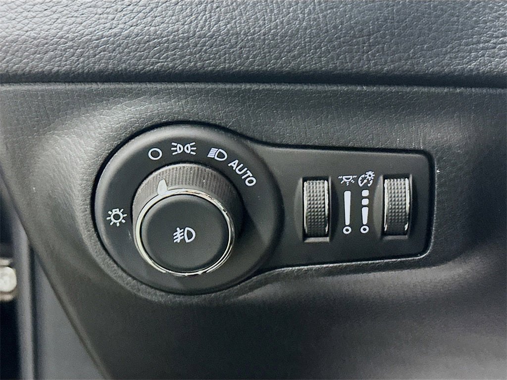 Used 2018 Jeep Compass Latitude w/ Cold Weather Group image 10