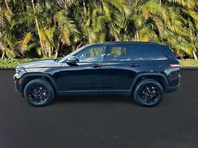 Used 2024 Jeep Grand Cherokee Altitude RWD image 8