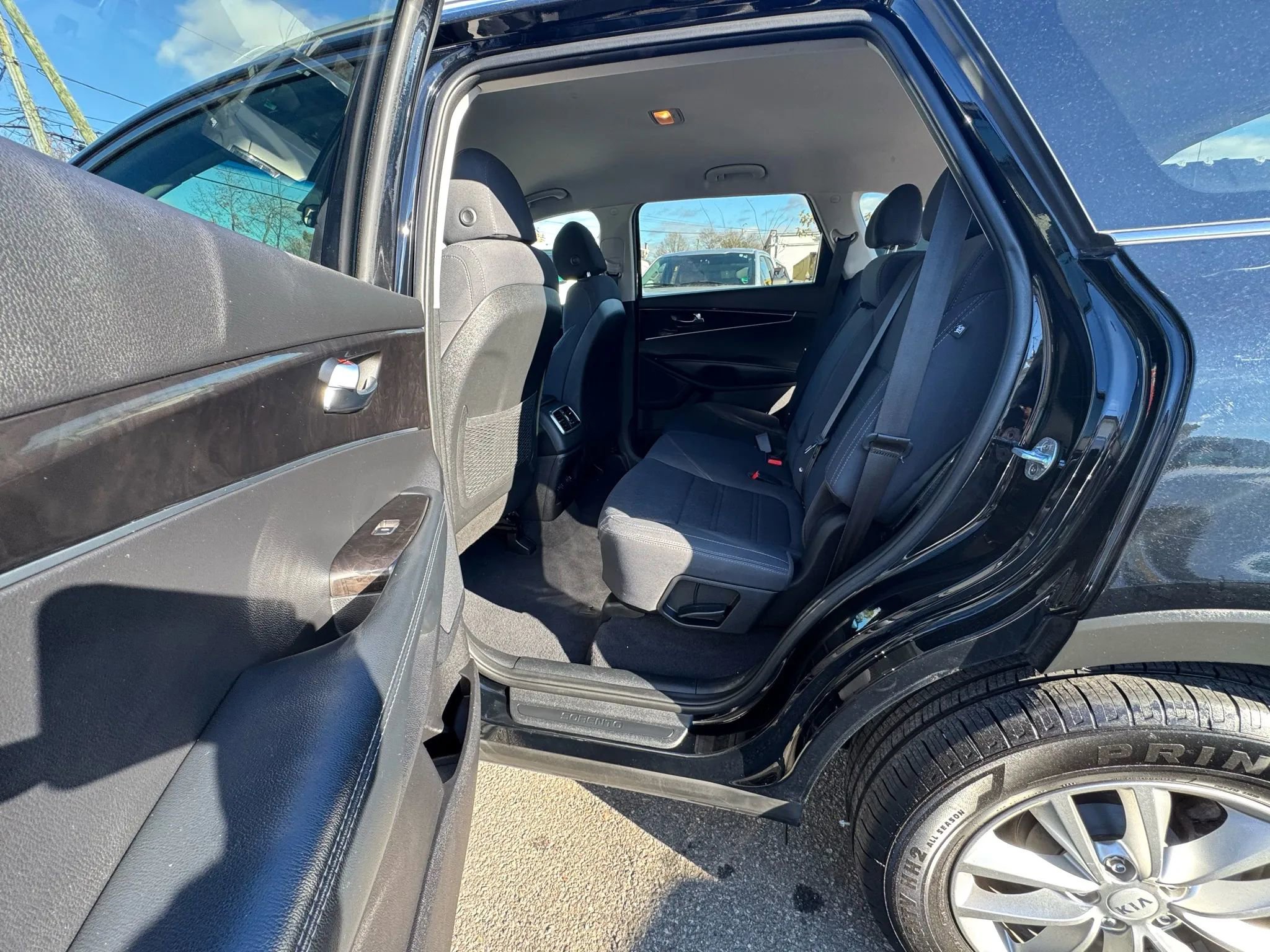 Used 2018 Kia Sorento LX Sport Utility 4D image 16