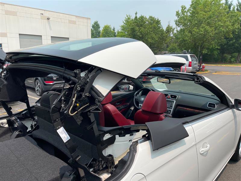 Used 2011 Volkswagen Eos Lux FWD image 44