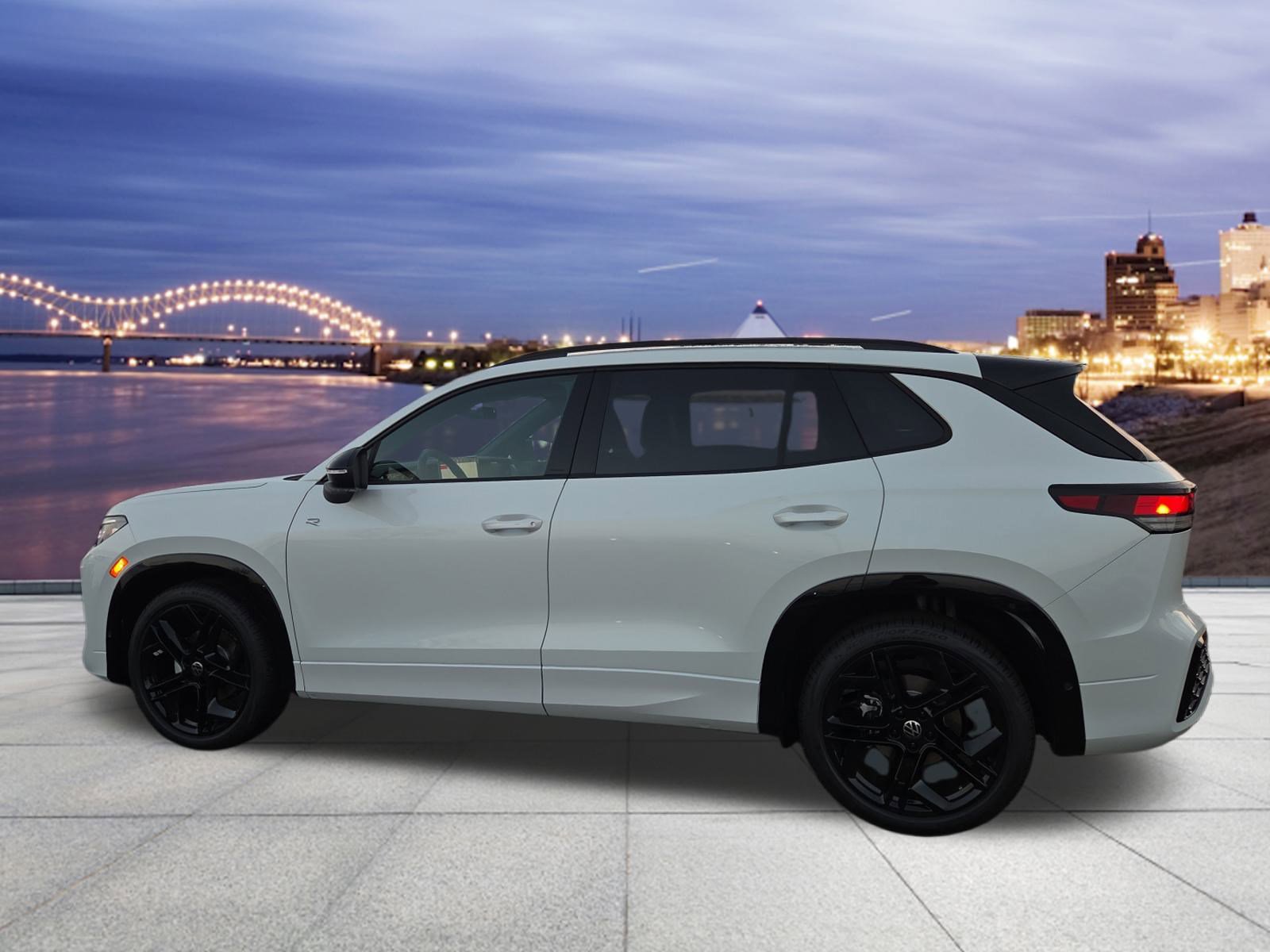 New 2026 Volkswagen Tiguan SE R-Line image 3