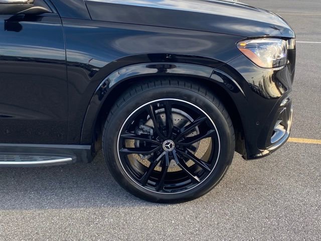 Used 2025 Mercedes-Benz GLS 580 4MATIC image 9