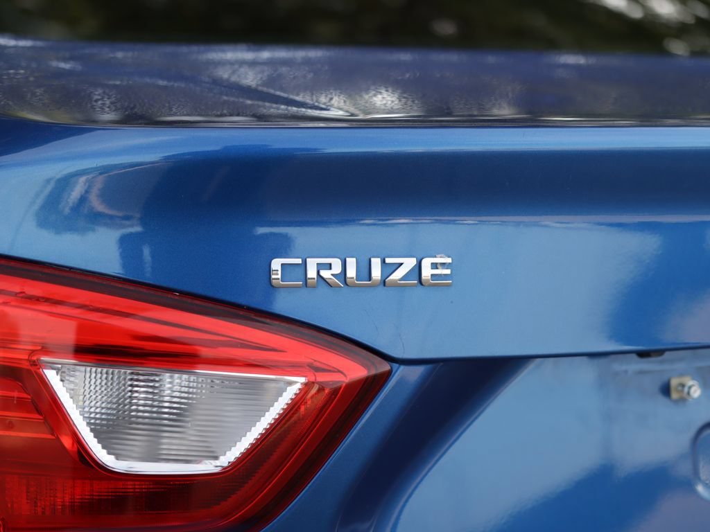 Used 2018 Chevrolet Cruze LT w/ Convenience Package FWD image 30