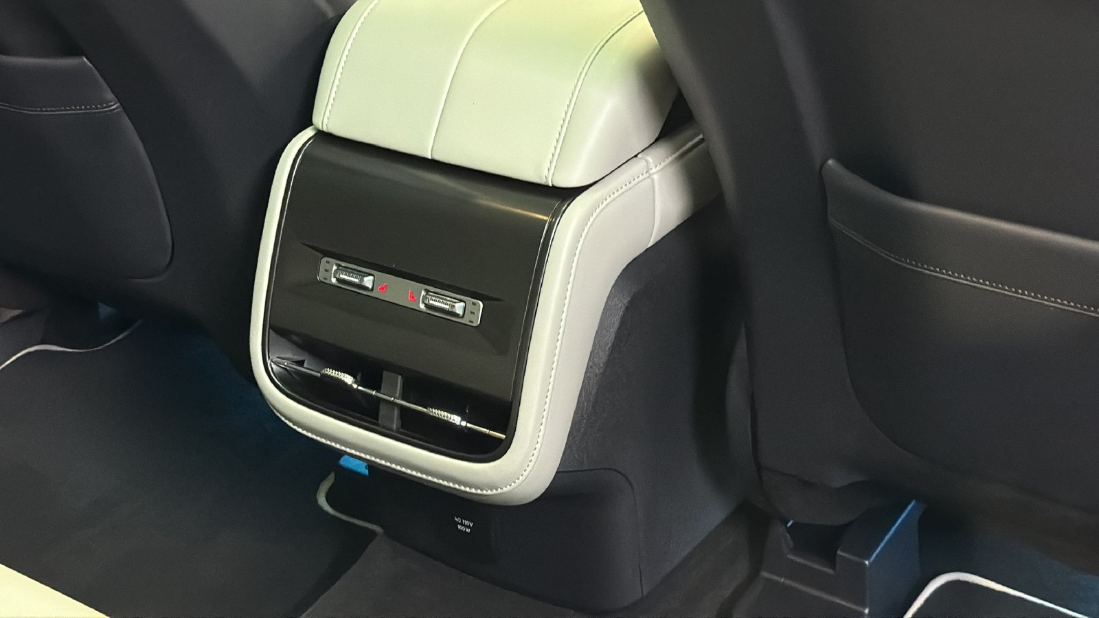 Used 2026 Lincoln Nautilus Premier w/ Equipment Group 102A AWD/4WD image 27