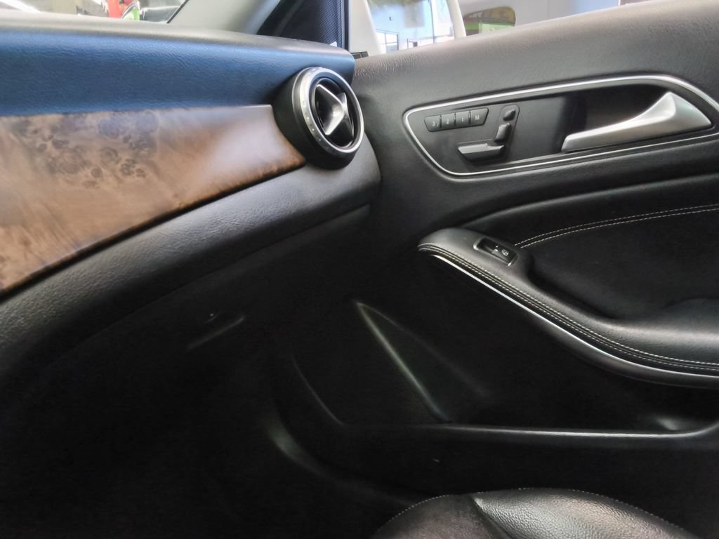 Used 2015 Mercedes-Benz GLA 250 4MATIC image 32