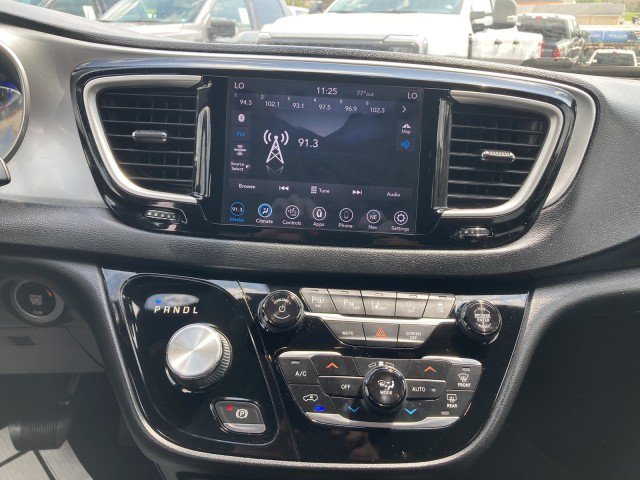 Used 2020 Chrysler Pacifica Touring w/ Advanced Safetytec Group FWD image 11