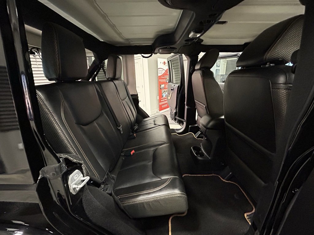 Used 2014 Jeep Wrangler Unlimited Sahara image 40