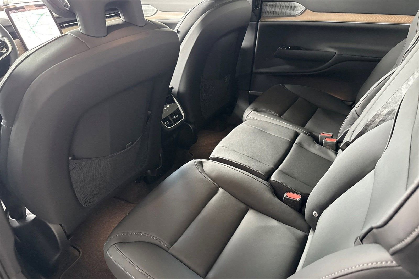 New 2025 Volvo EX90 Ultra w/ Protection Package Premier image 4