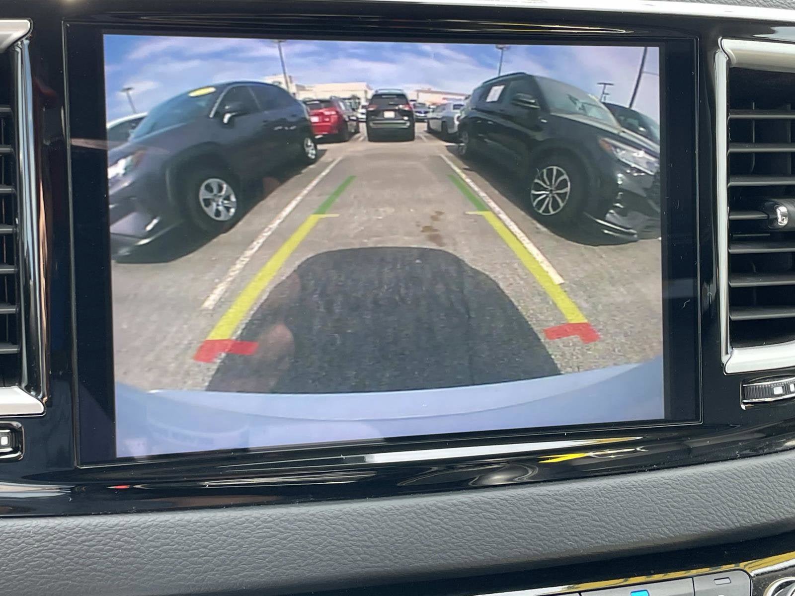 Used 2023 Chrysler Pacifica Touring-L FWD image 21