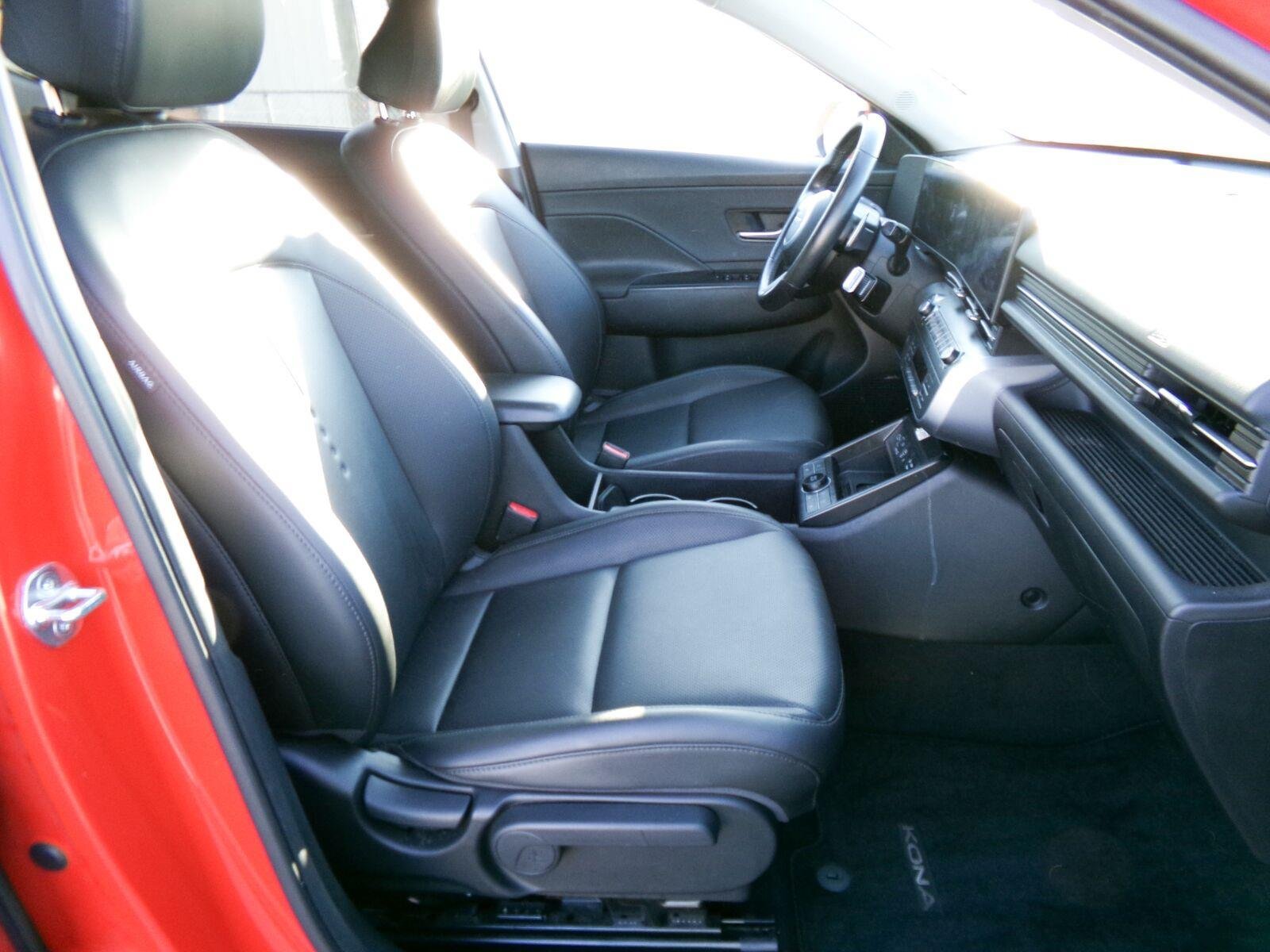 Used 2024 Hyundai Kona Limited FWD image 15