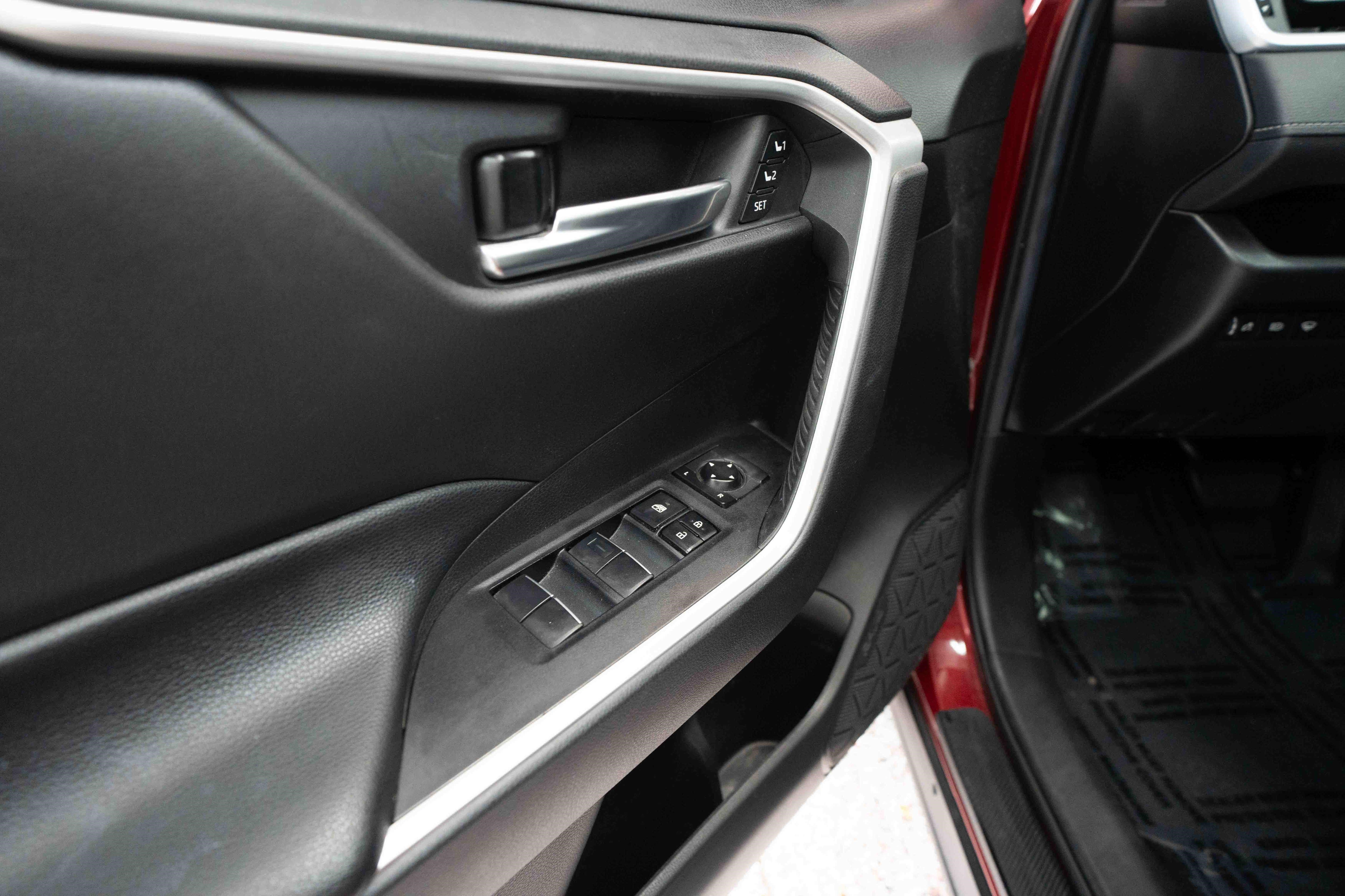 Certified 2020 Toyota RAV4 XLE Premium AWD/4WD image 8