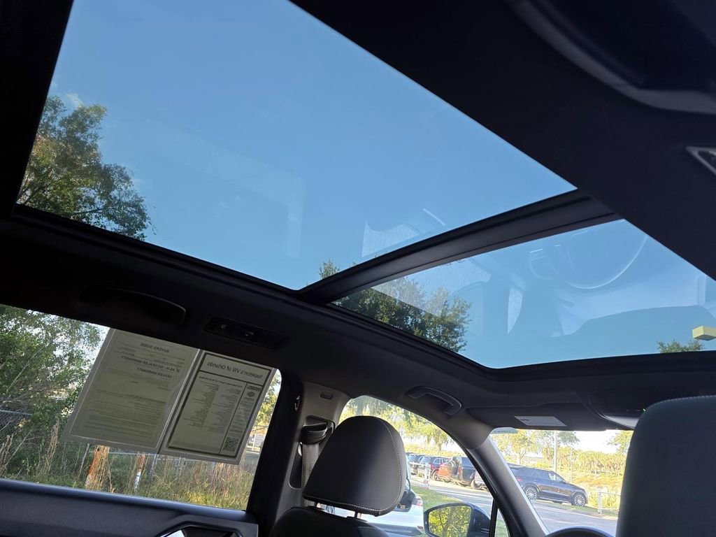 Used 2024 Volkswagen Tiguan SE R-Line image 35