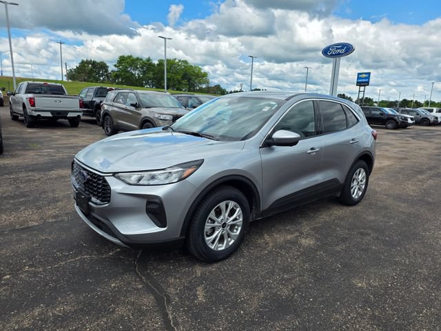 Used 2023 Ford Escape Active w/ Tech Pack #2 AWD/4WD image 3