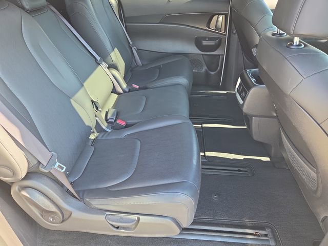 Used 2025 Kia Carnival SX w/ SX Dark Edition Package FWD image 18