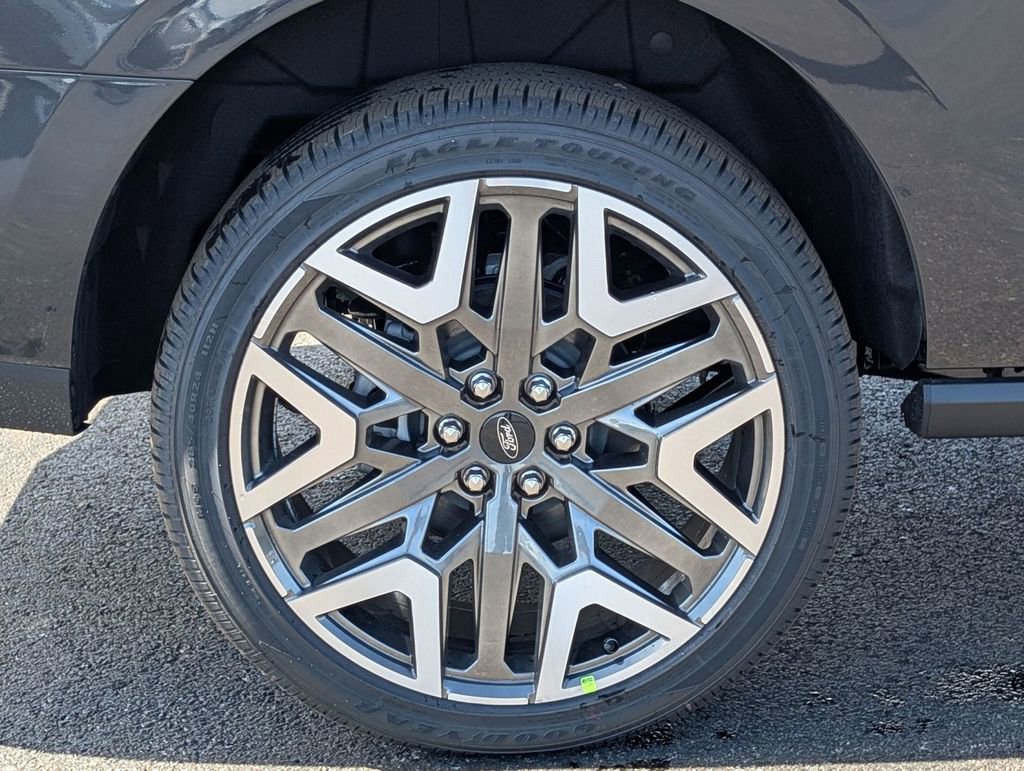 New 2026 Ford Expedition Platinum image 18