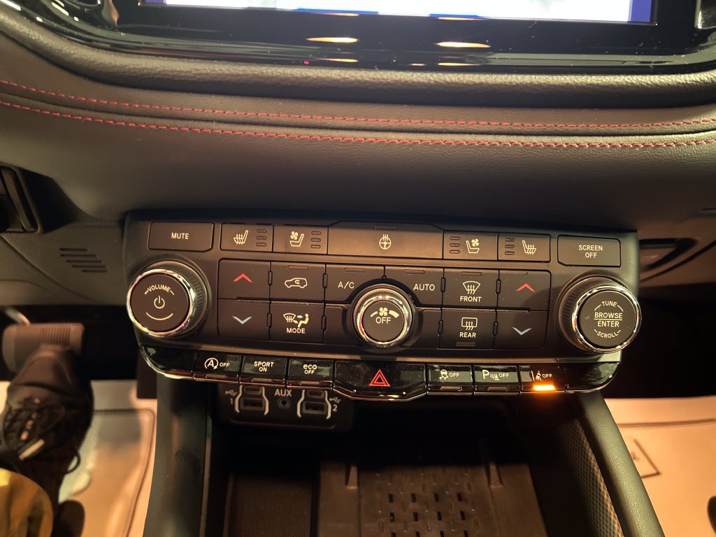 Used 2025 Dodge Durango GT AWD/4WD image 19