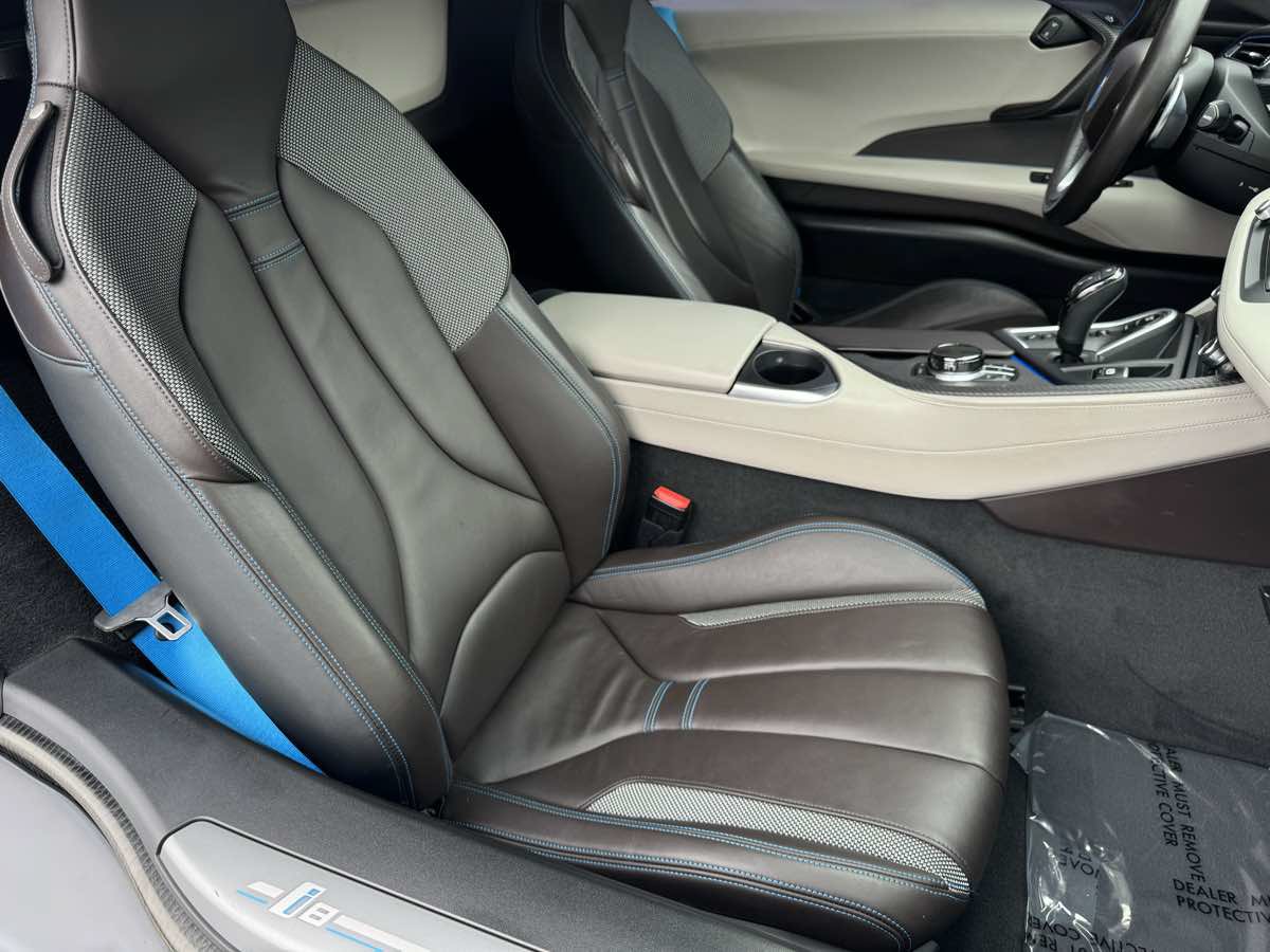 Used 2019 BMW i8 Roadster AWD/4WD image 21