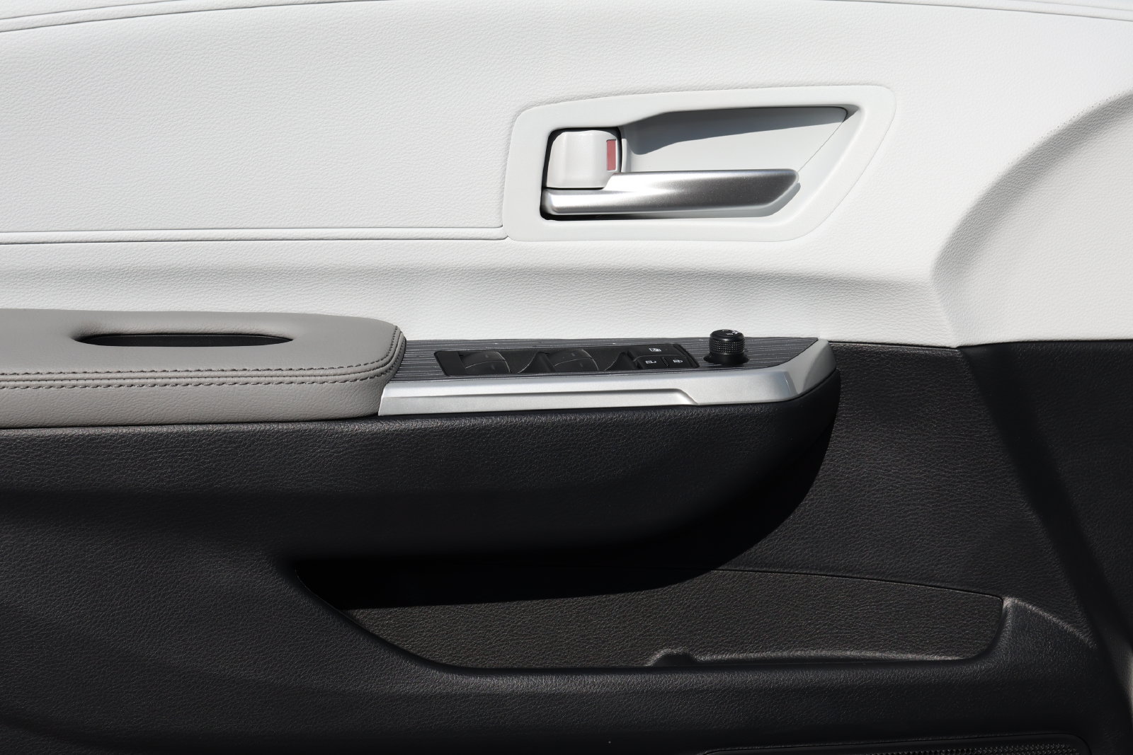 New 2026 Toyota Sienna XLE FWD image 25