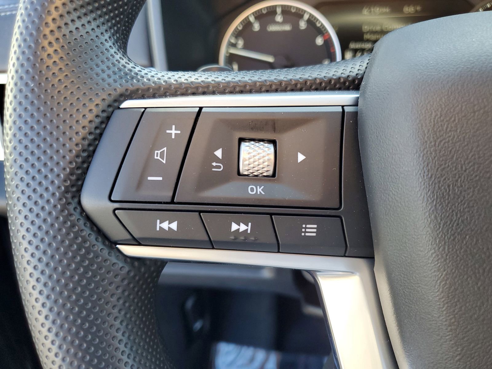 New 2026 Mitsubishi Outlander ES image 11