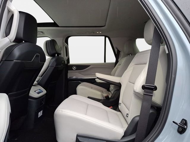 New 2026 Lincoln Navigator Reserve AWD/4WD image 9