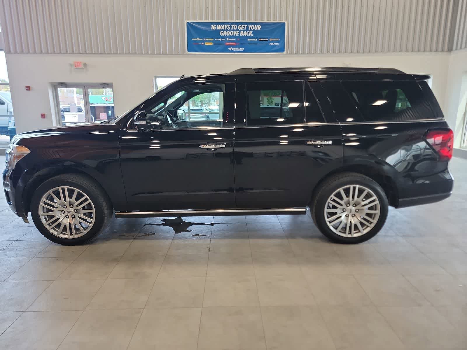 Used 2023 Ford Expedition Limited AWD/4WD image 9
