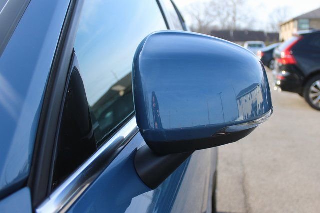 Used 2025 Volvo XC40 B5 Plus image 7